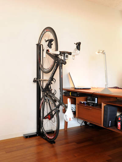 Wall bicycle upright frame